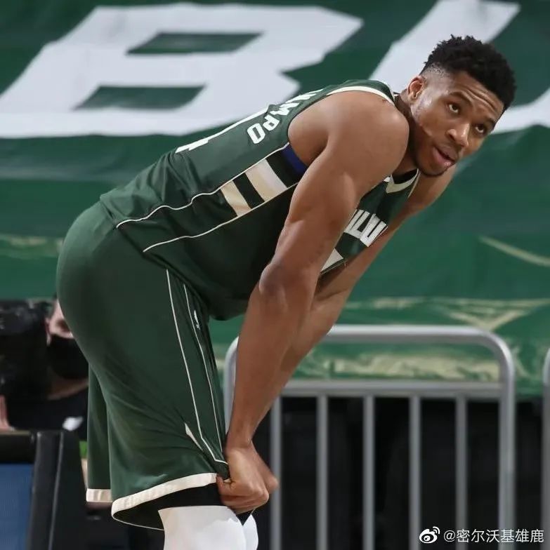 包含雄鹿鏖战日本男篮，萨姆·米切尔惊艳世界的词条