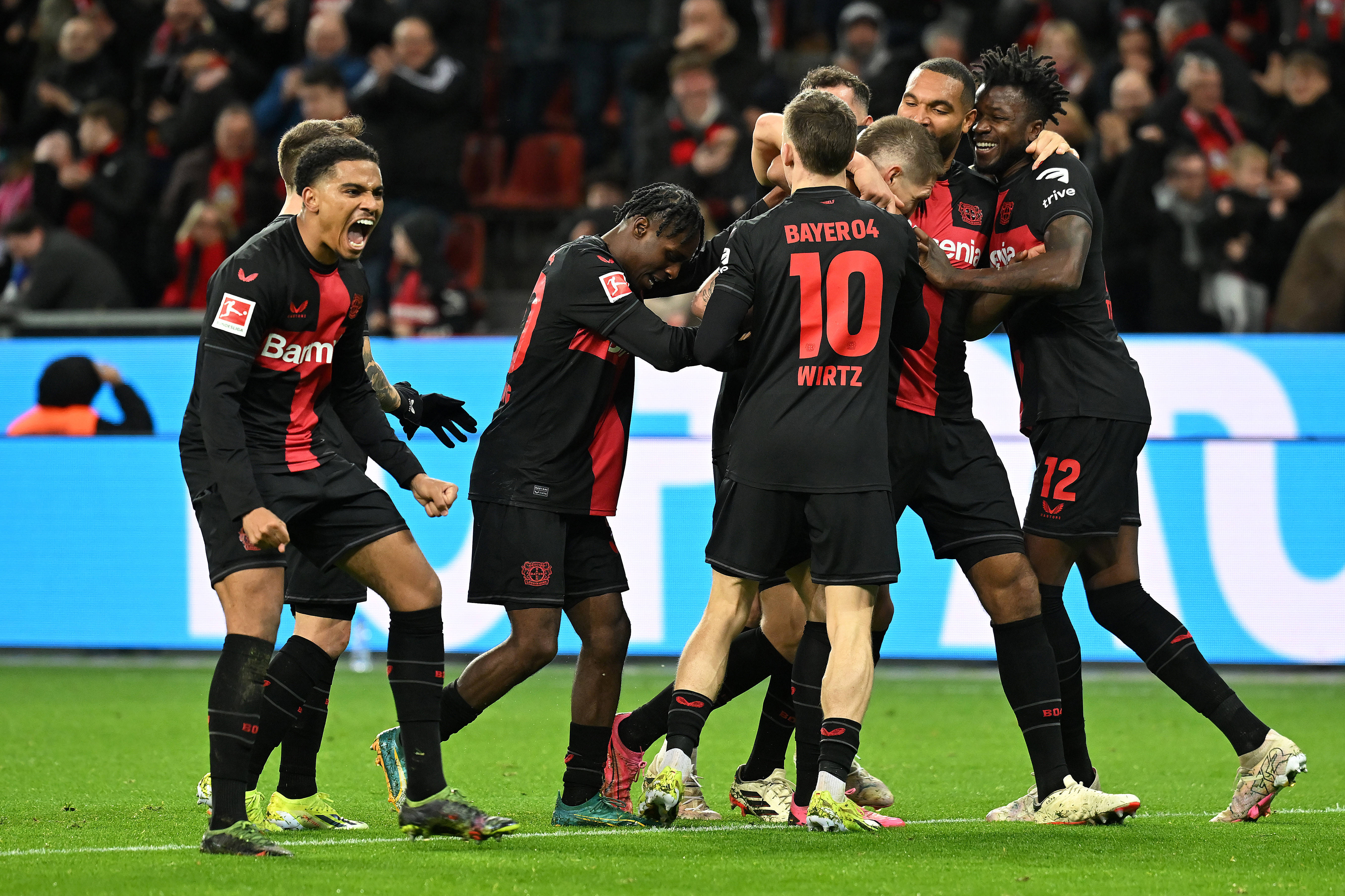 包含勒沃库森横扫波兰，格列兹曼统治全场的词条