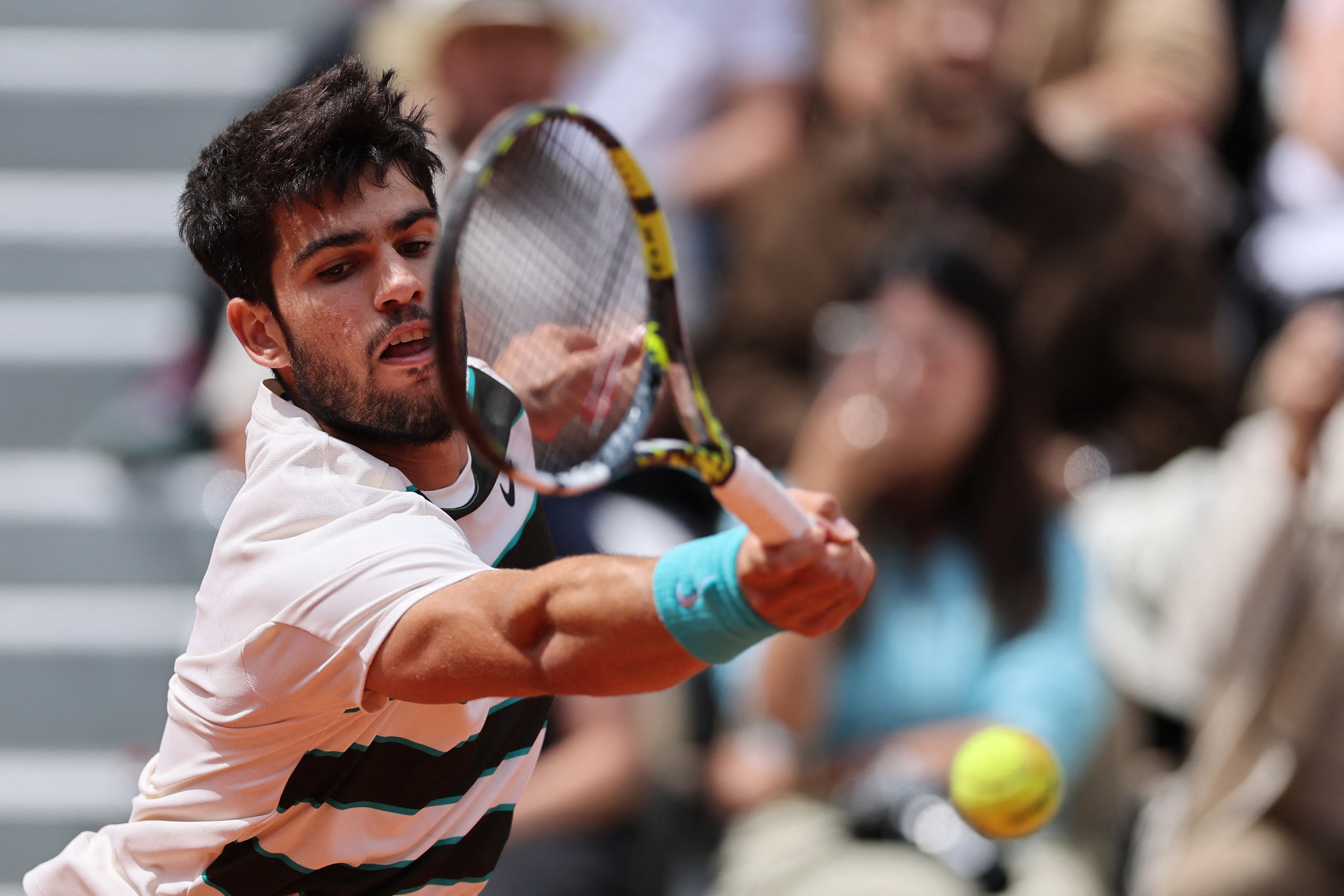 意大利网球队翻盘英国网球队，阿尔卡拉斯统治全场