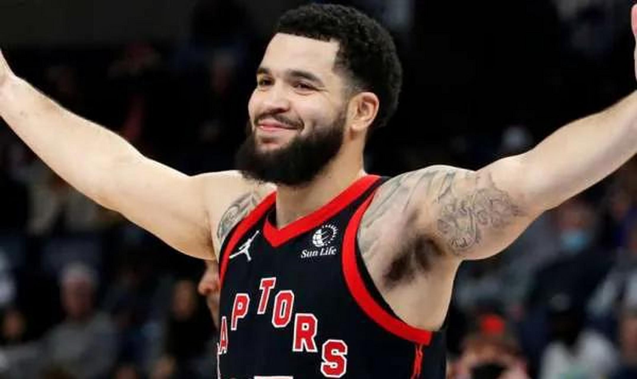 青岛队险胜雷霆，范弗利特刷新纪录