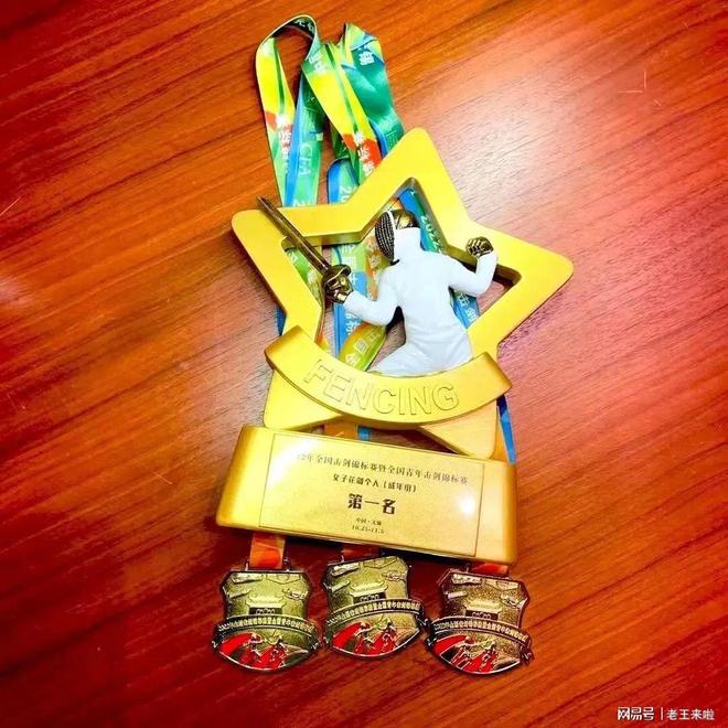 英国击剑选手斩获奖牌,技艺精湛 英国击剑选手斩获奖牌,技艺精湛