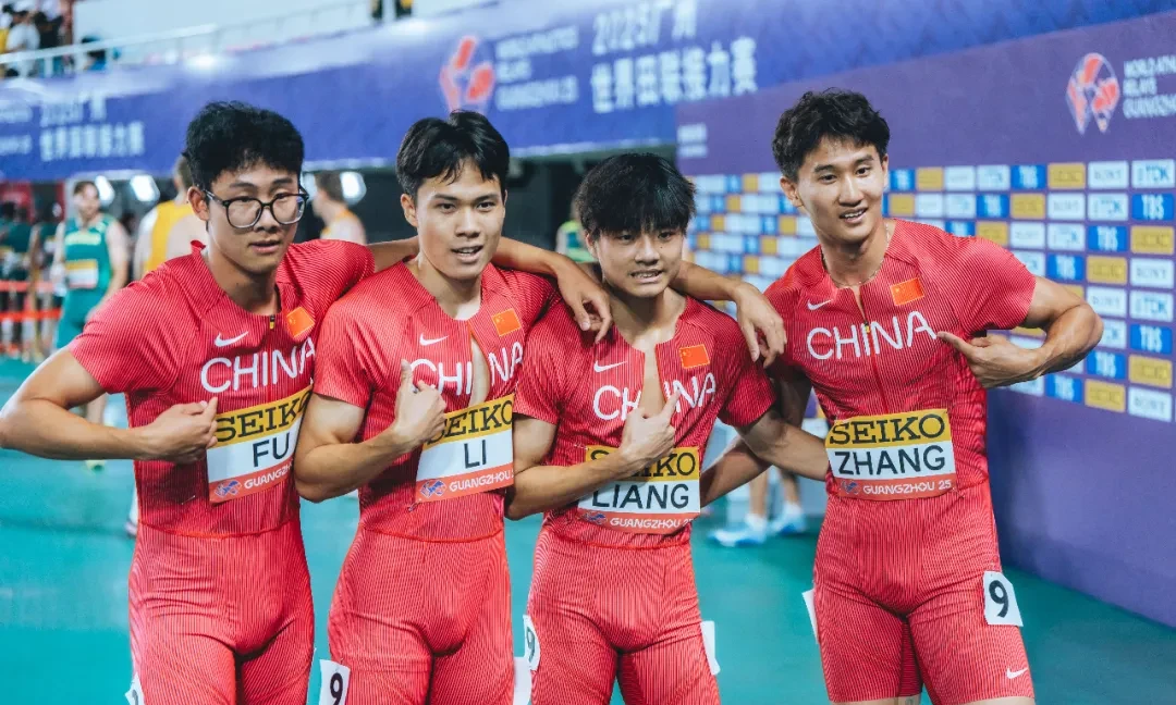 关于震撼！球队全体公开训练，冲冠争议再起的信息