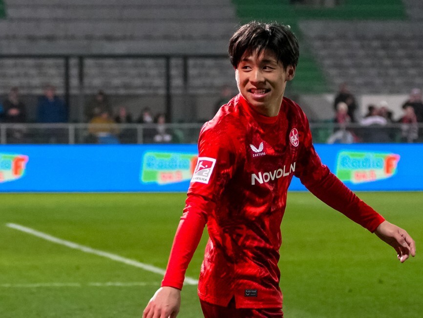 包含凯泽斯劳滕队球员奋力拼搏，斩获三分的词条