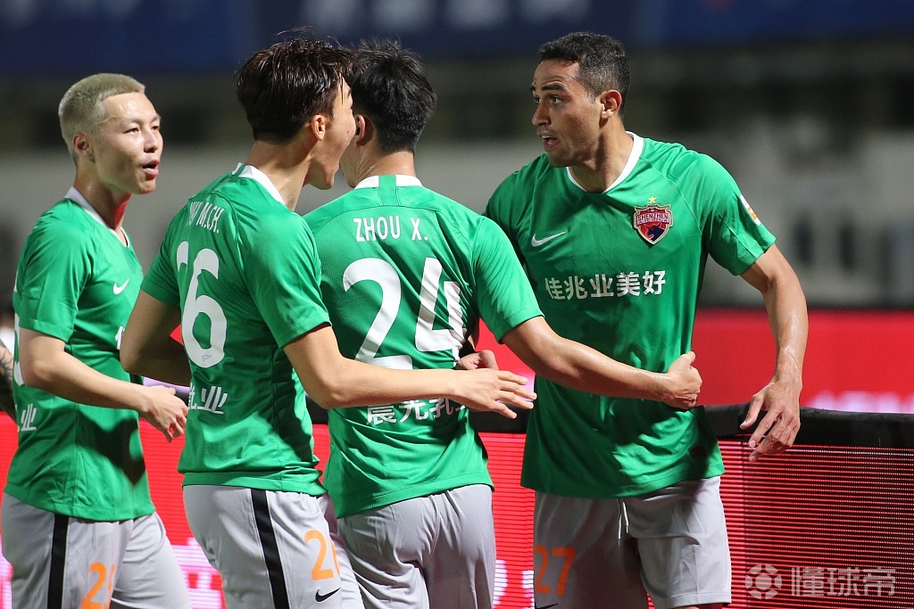 包含深圳佳兆业客场大胜，占得先机的词条