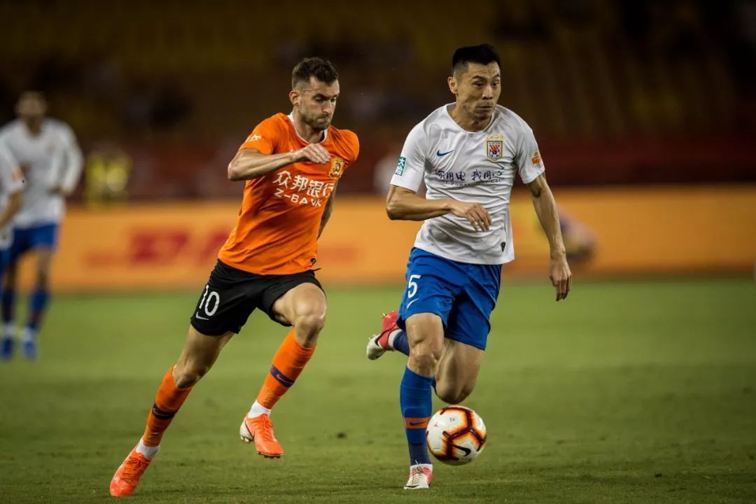 鲁能客场击败卓尔，提升保级希望
