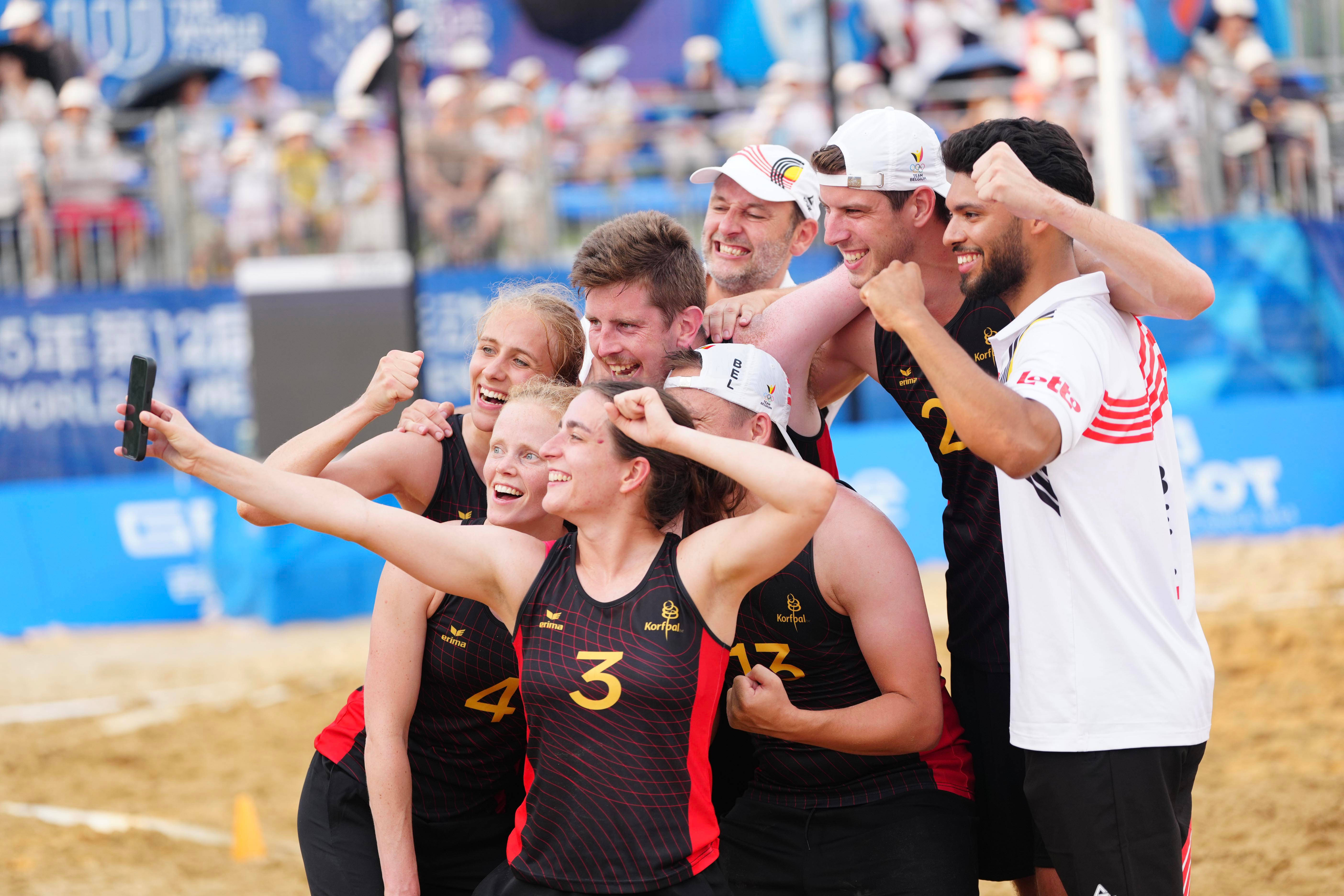 南美杯比赛比利时队取得胜利