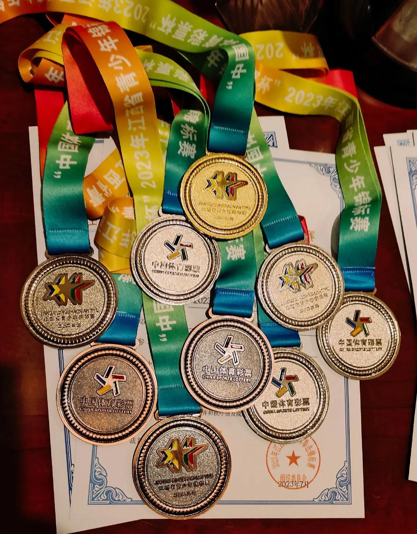 拳击选手击败对手夺得金牌 拳击选手击败对手夺得金牌