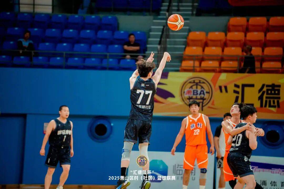 热血澎湃！球员全力拼搏，比赛激情四射的简单介绍