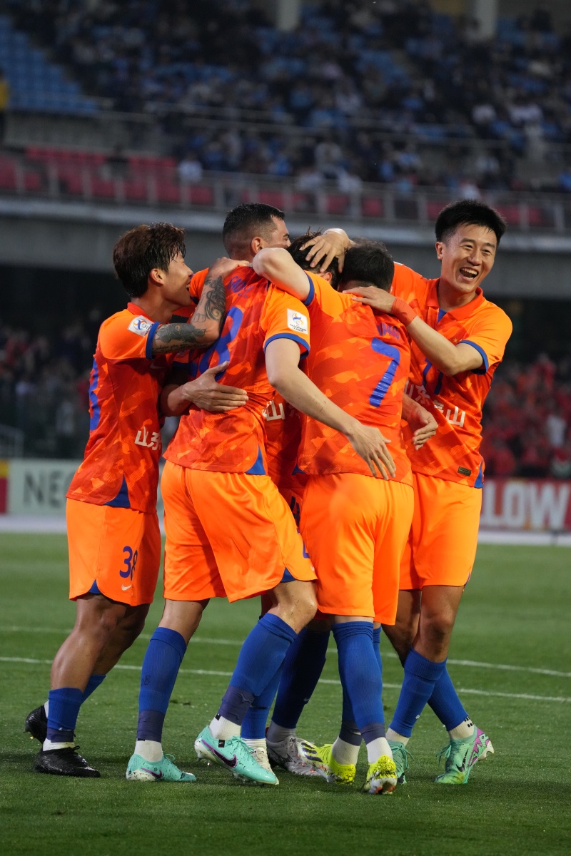 包含中超球队备战精良，赛场上展现出色团队合作精神的词条