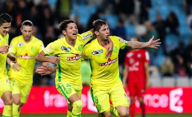 南特球员状态正佳场上激烈拼搏