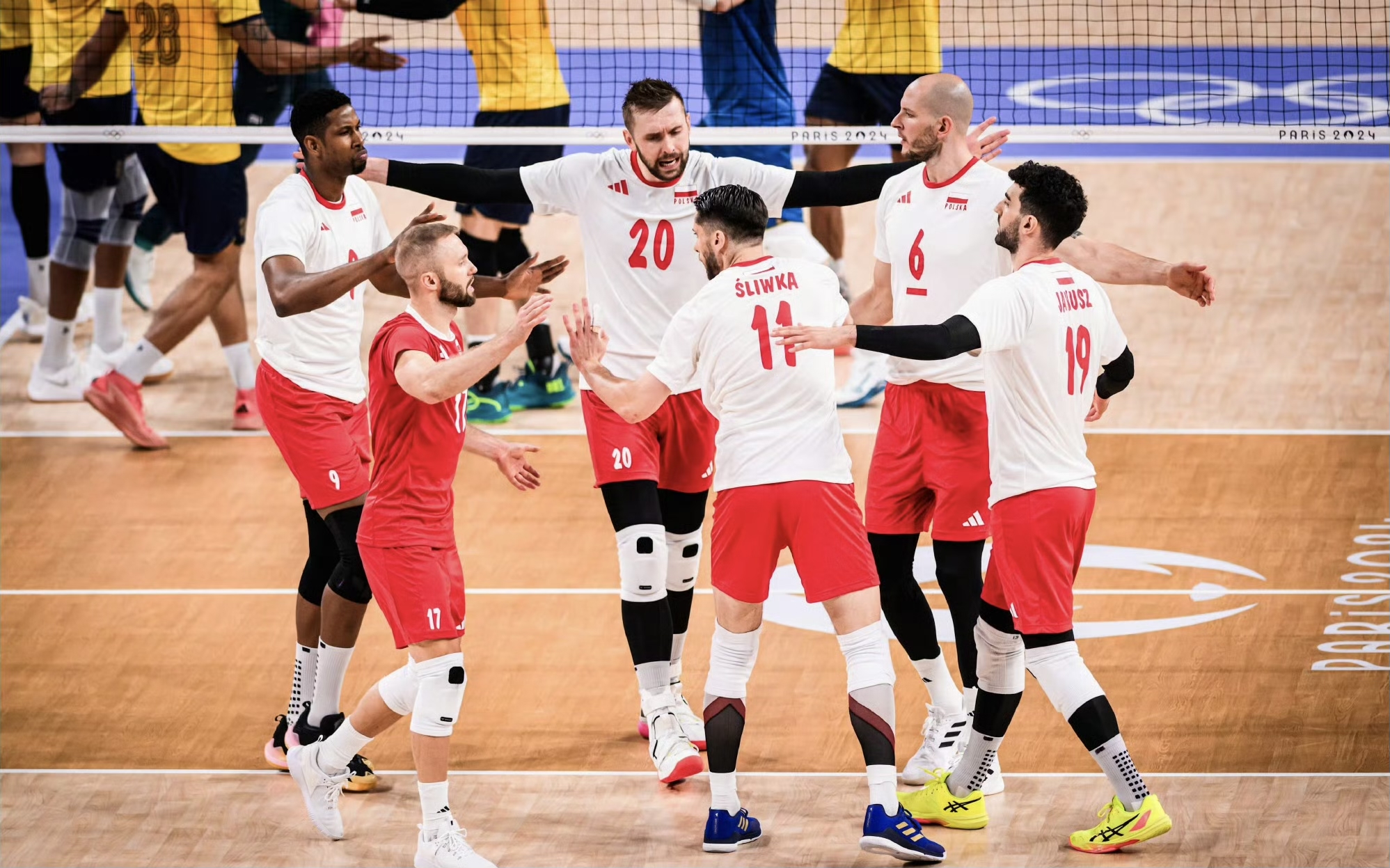 包含波兰队客场挽回劣势，成功晋级欧洲预选赛强的词条