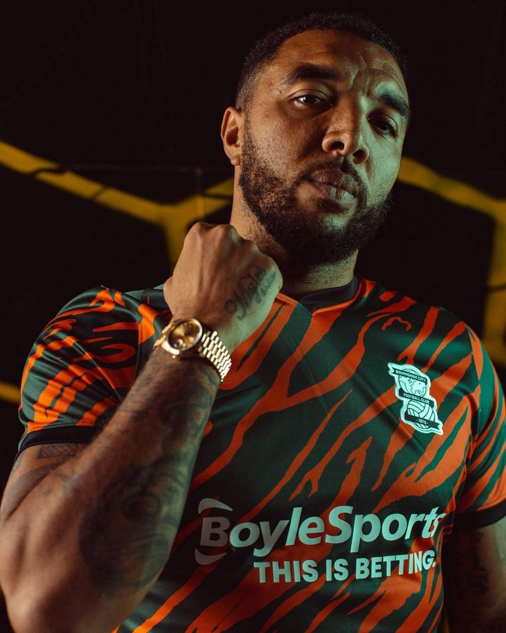 伯明翰城球迷示威，要求管理层无条件下课的简单介绍