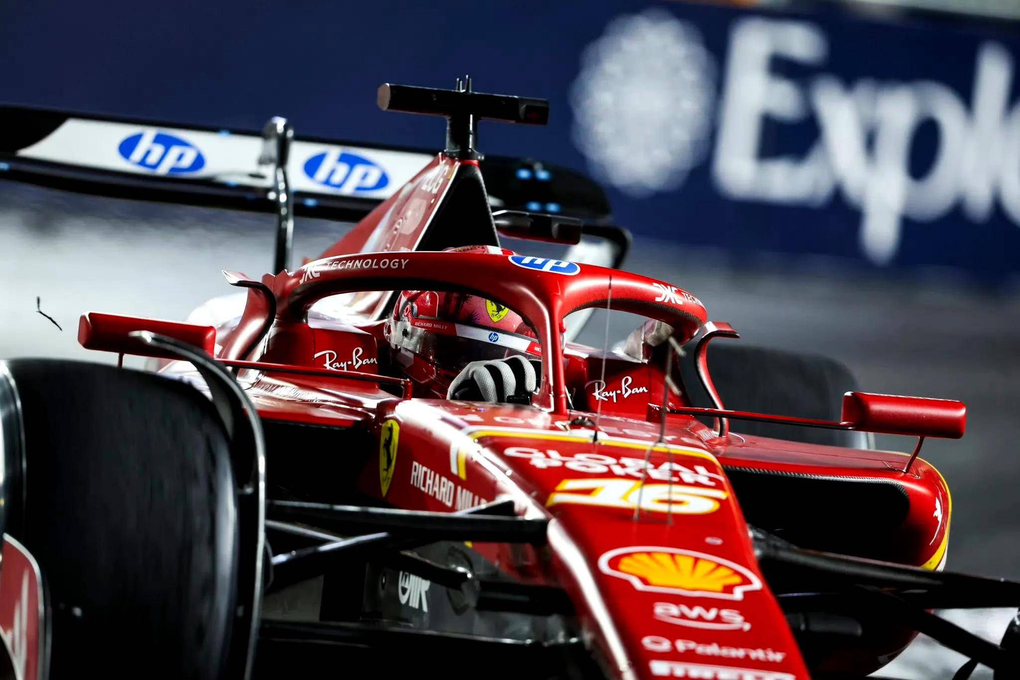 开云足球直播-阿斯顿马丁鏖战索伯车队，佩雷兹高光表现