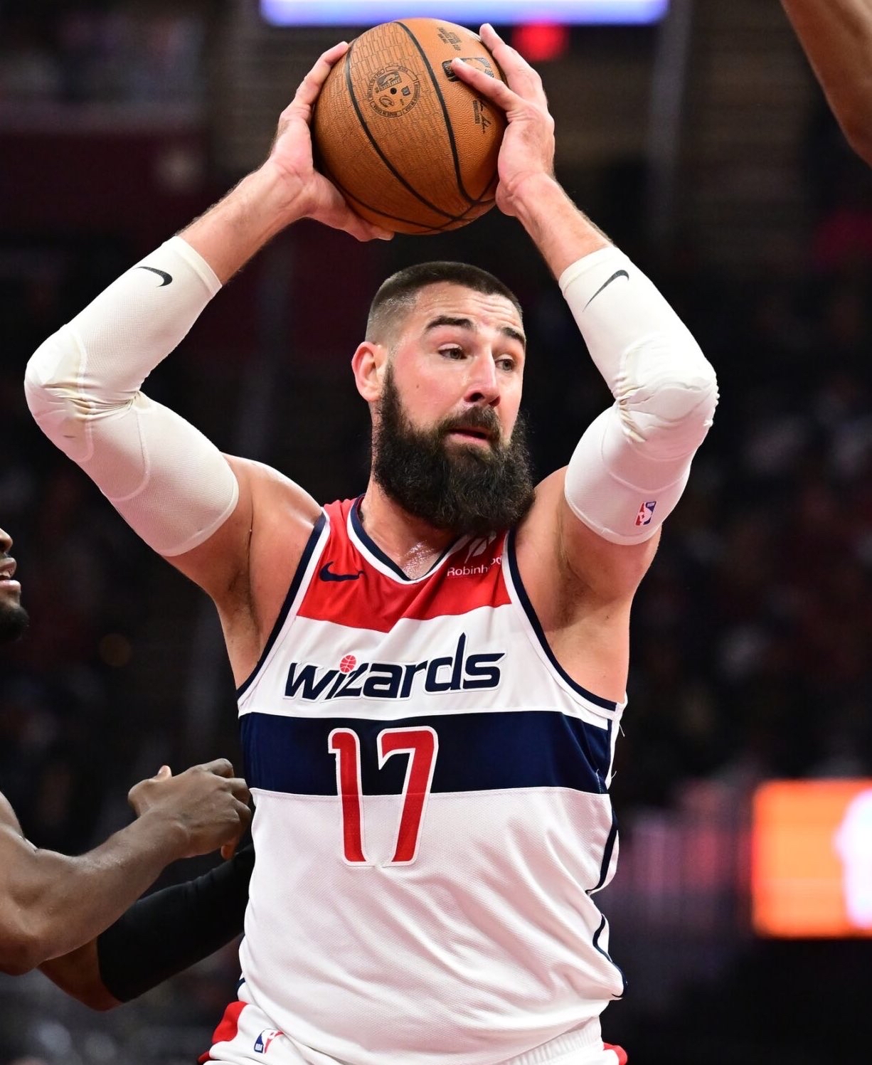 勇士轻取尼克斯，瓦兰丘纳斯统治全场的简单介绍