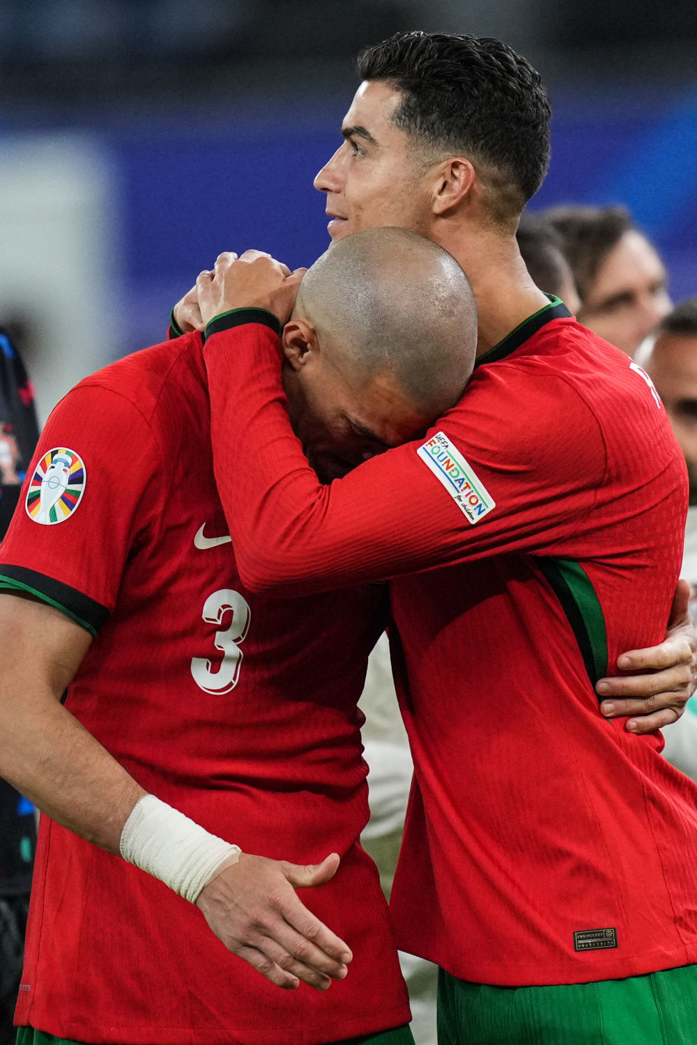 芬兰队在欧锦赛资格赛中力挫对手，锁定欧洲杯席位的简单介绍