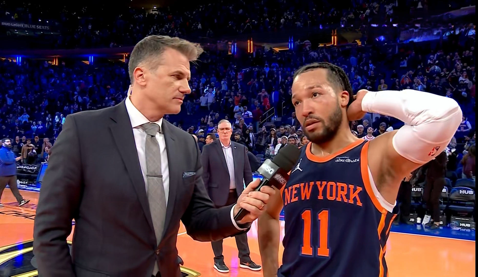 尼克斯险胜篮网，布克送出助攻