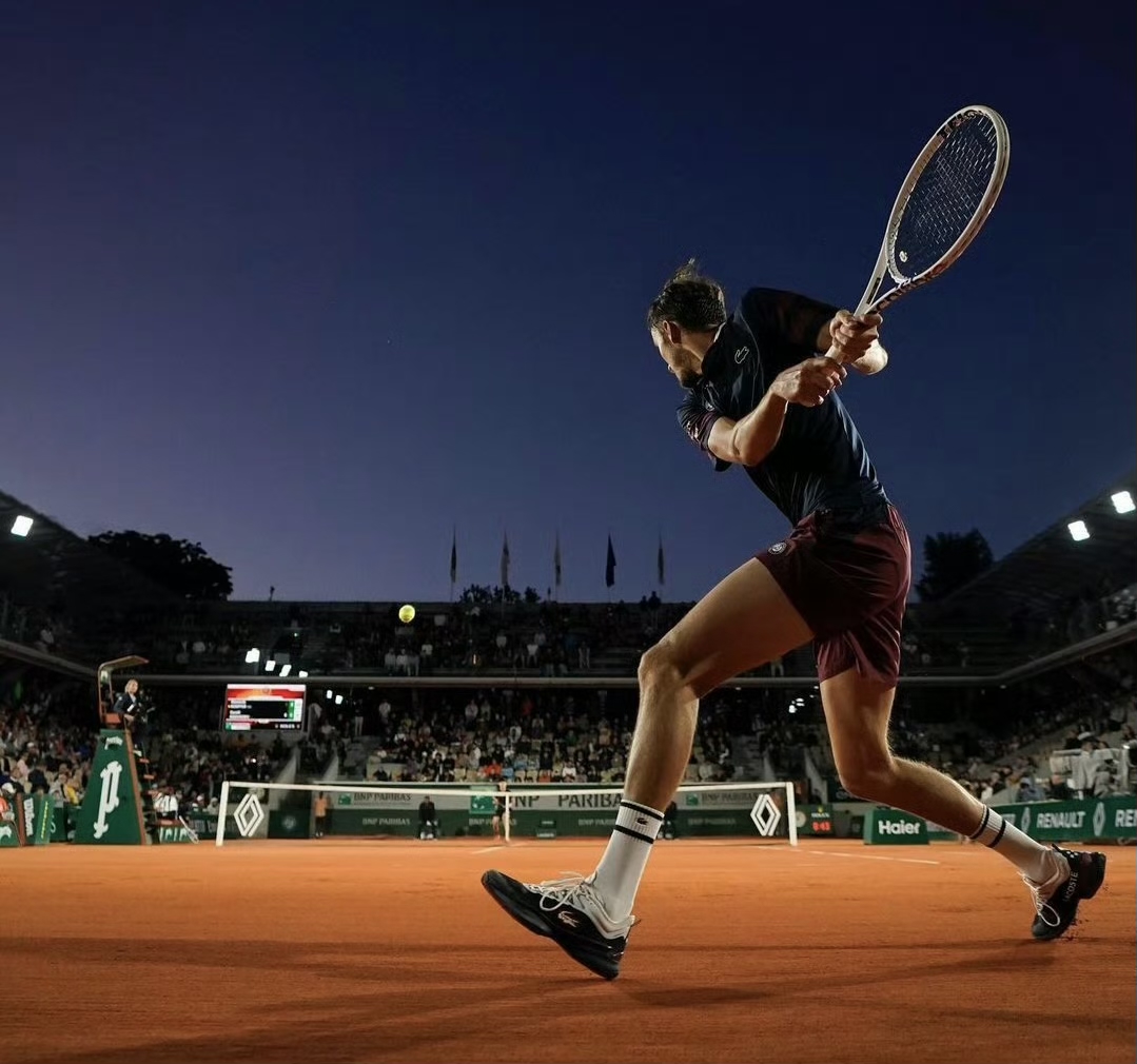 法国网球队绝杀美国网球队，梅德韦杰夫三分雨点燃全场的简单介绍