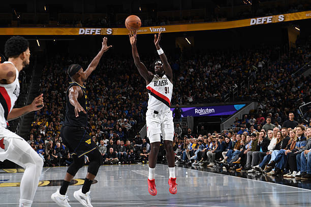 包含马刺外线表现抢眼，球队成绩节节攀升的词条