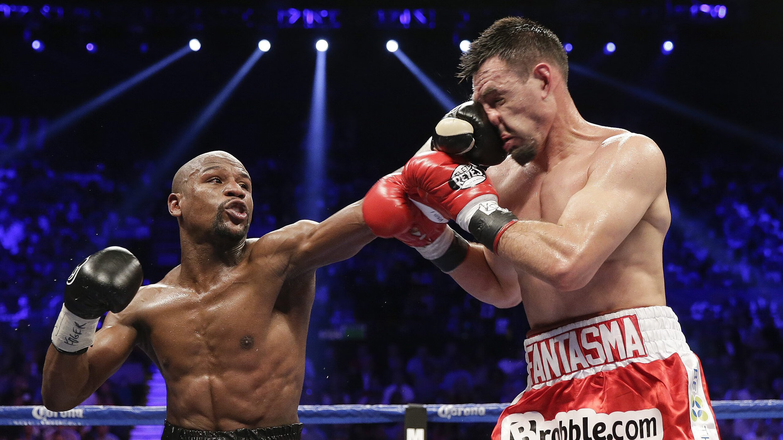 维尼修斯点燃赛场,西班牙军团击溃曼联,欧洲足坛迎来新秩序