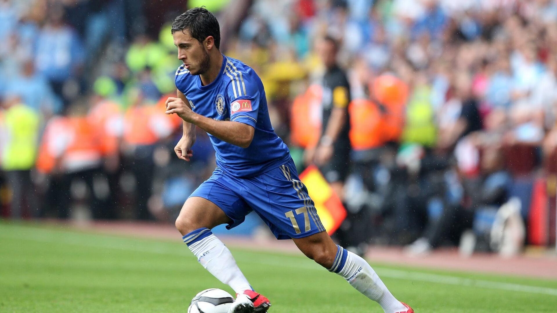 劳塔罗，从蓝黑到金黄的跨越，NBA季后赛之夜的足球启示