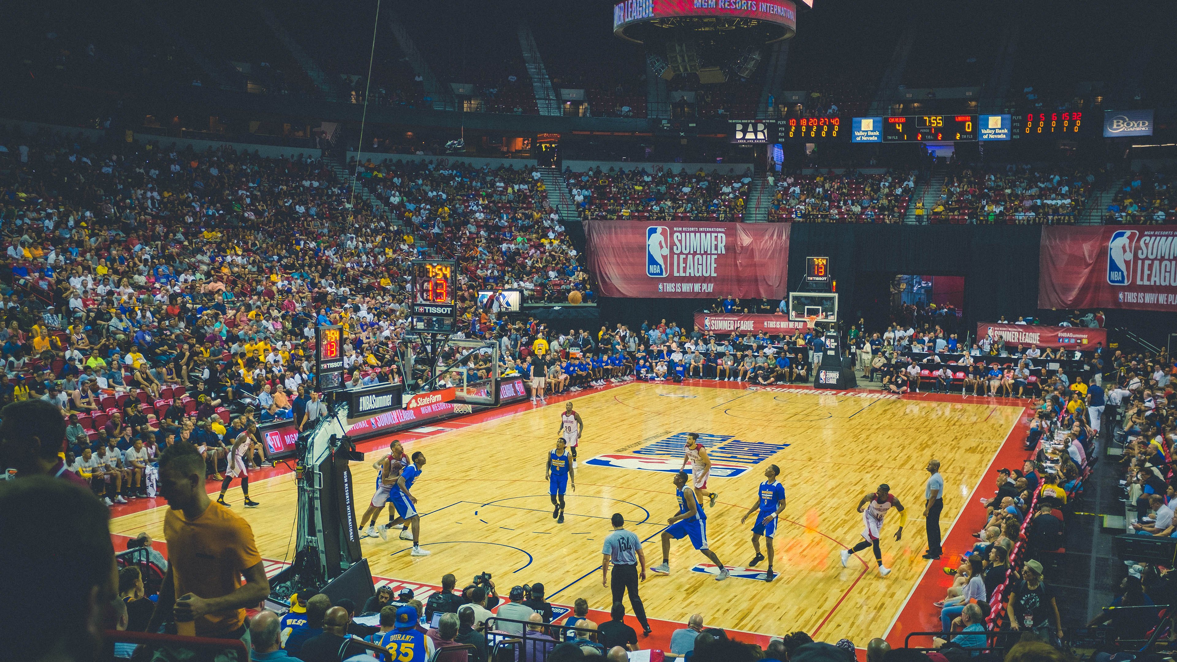 篮网收割魔术,乔治关键节点连续得分定乾坤