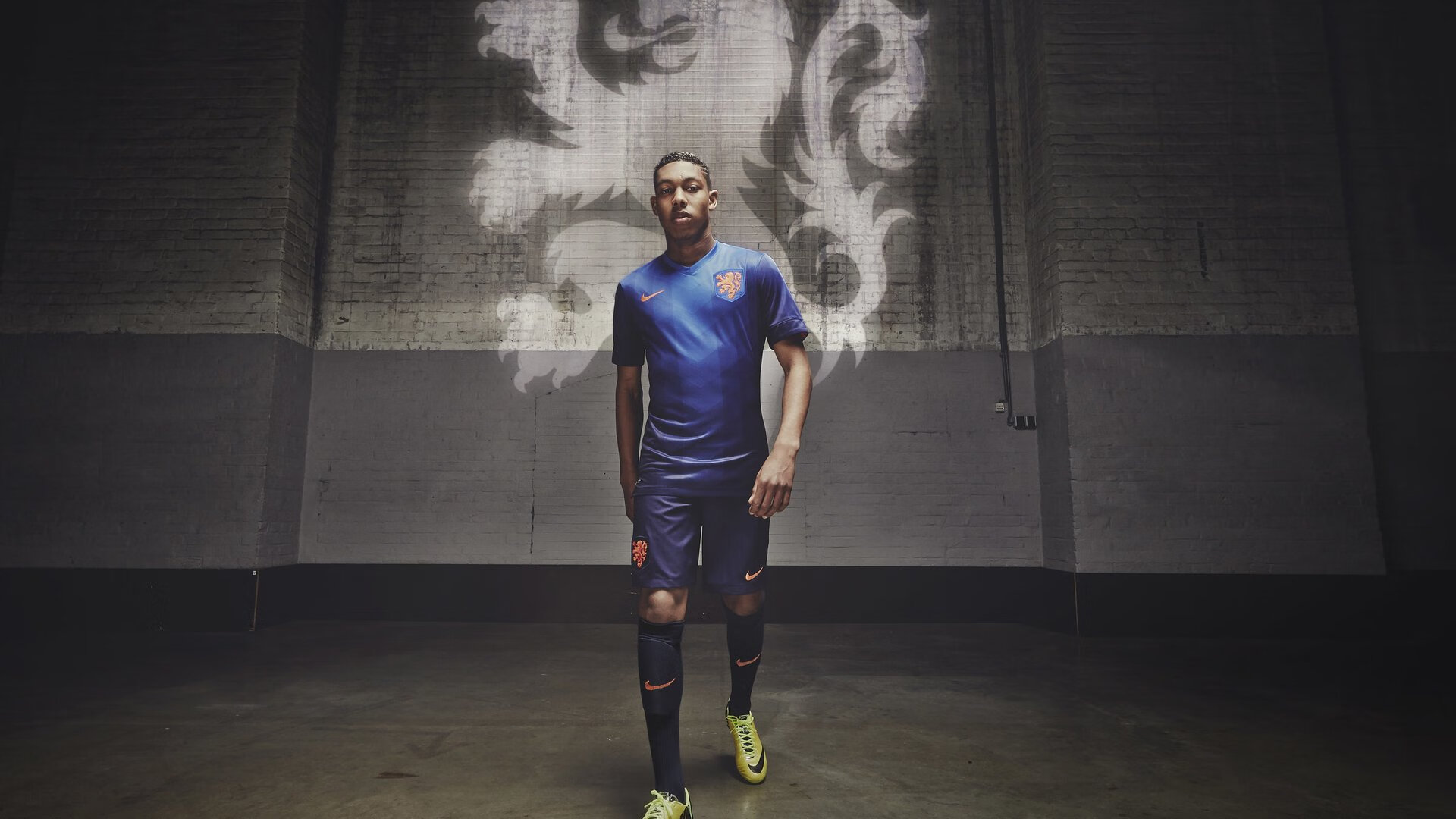 蓝鹰展翅击溃雄鹰，铁腰擎天主宰欧冠—拉齐奥与赖斯的双重奏鸣